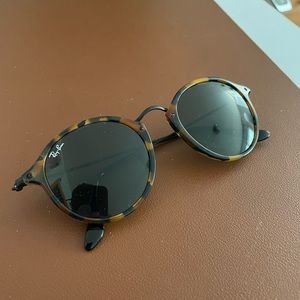 Ray Ban Round Fleck Sunglasses